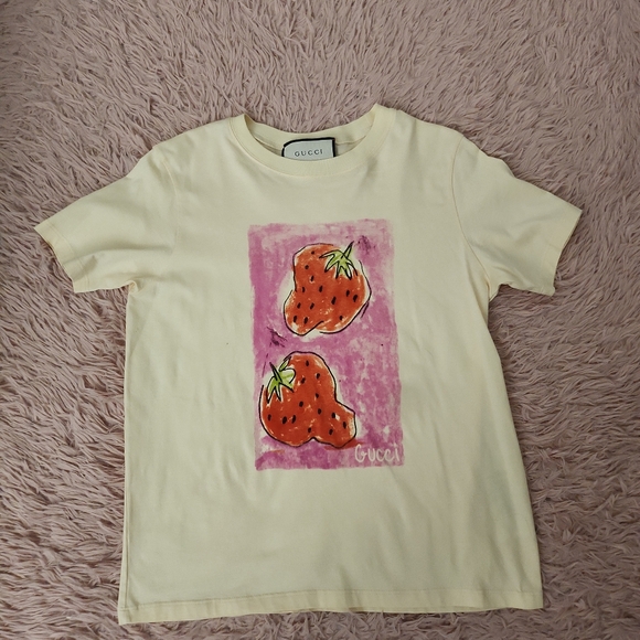 Gucci cute tee with strawberry design - Picture 5 of 13
